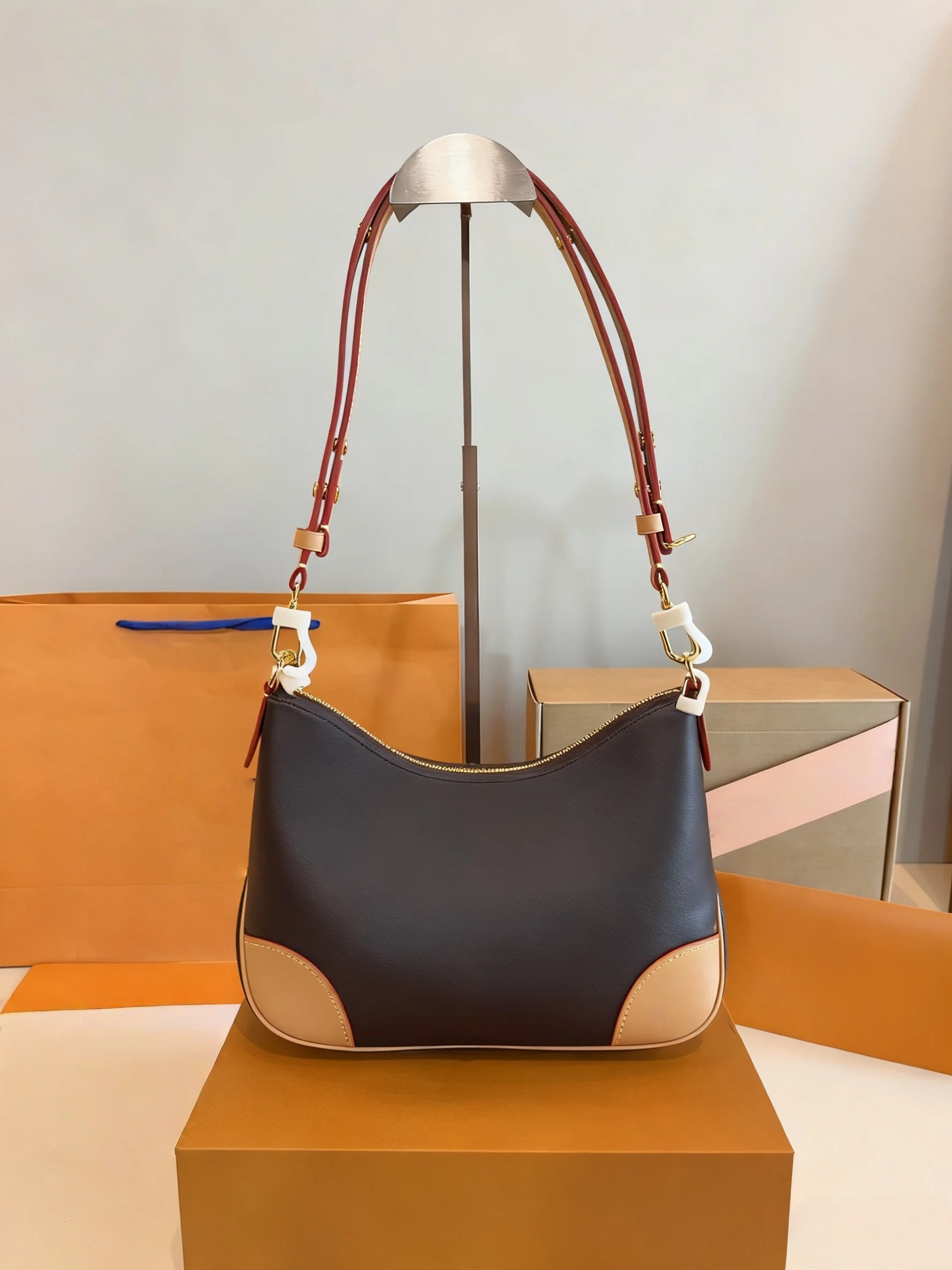 

2025 New SIZE: 27x9x15 CM Fashionable Versatile bags leather cherry Portable can be carried on the shoulder no boxes