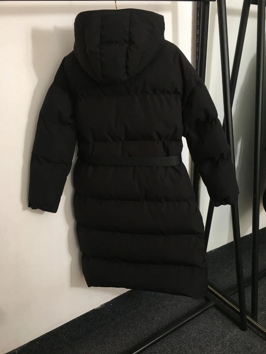 

High quality autumn and winter women's safety buckle waist belt, waist cinching long sleeved hooded knee length coat jacket SU55