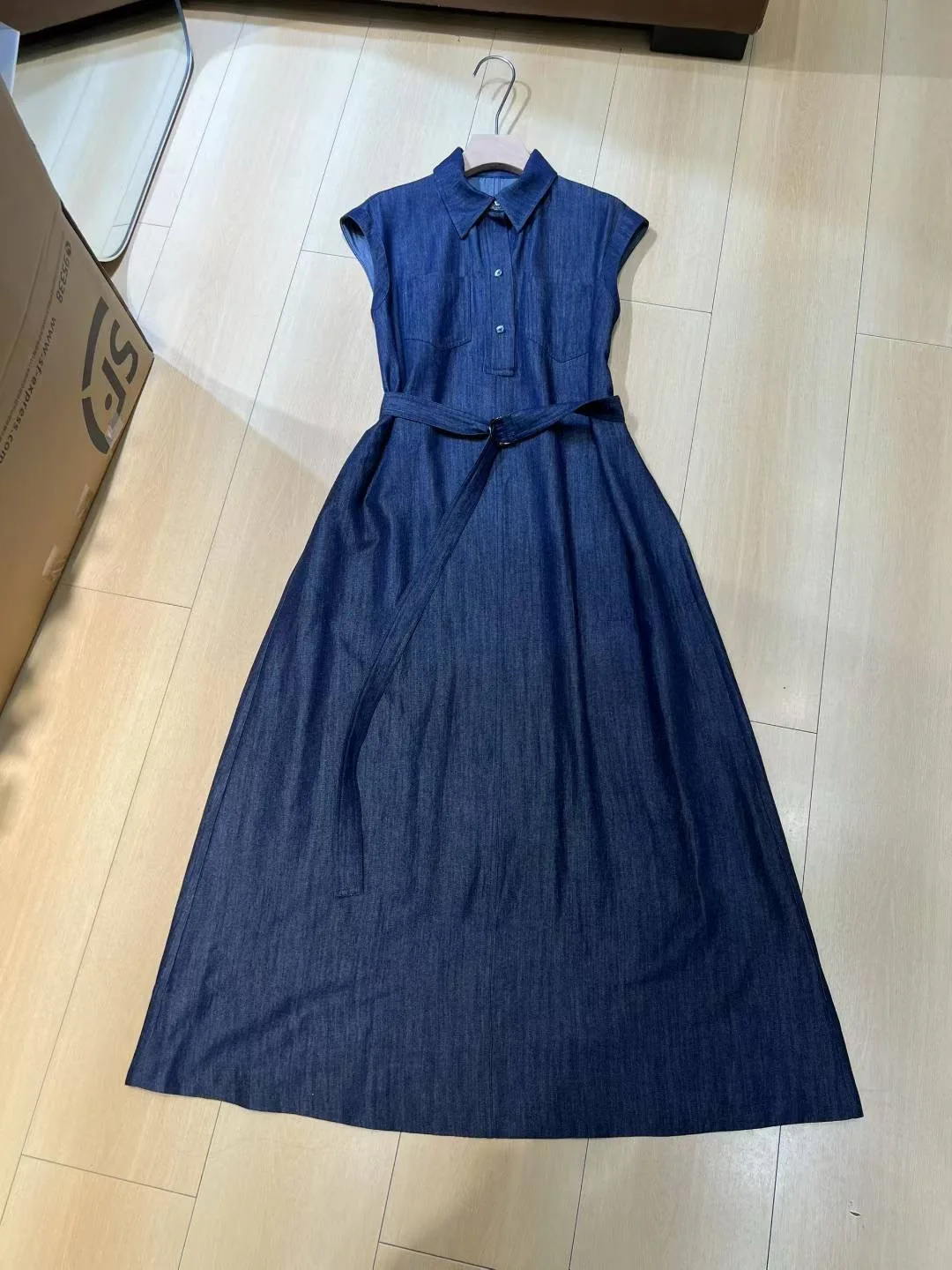 

Women's high-end sleeveless belted midi denim dress