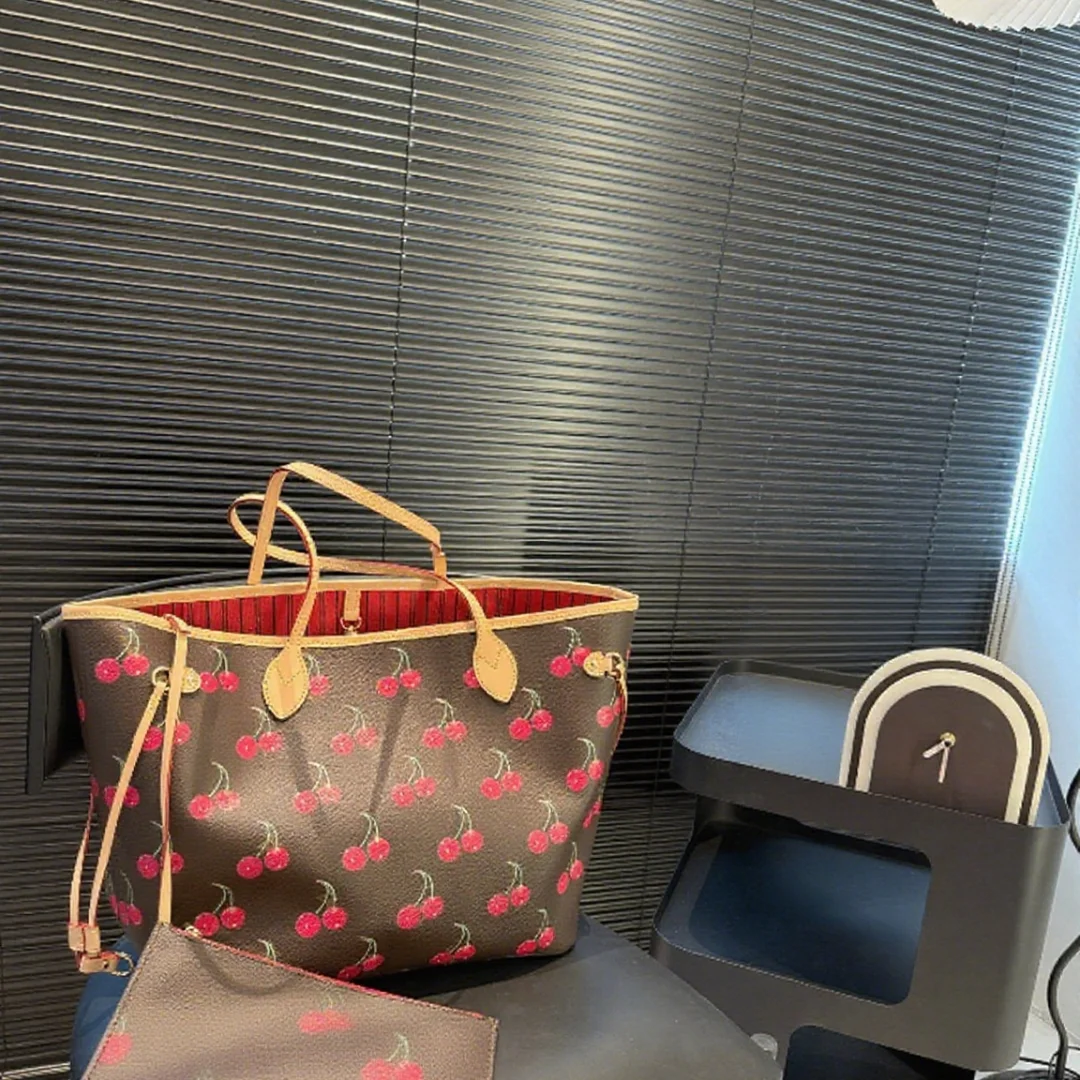 

Новая женская сумка Cherry Series, классическая модная портативная сумка высокого качества 2025, женская сумка 32*29