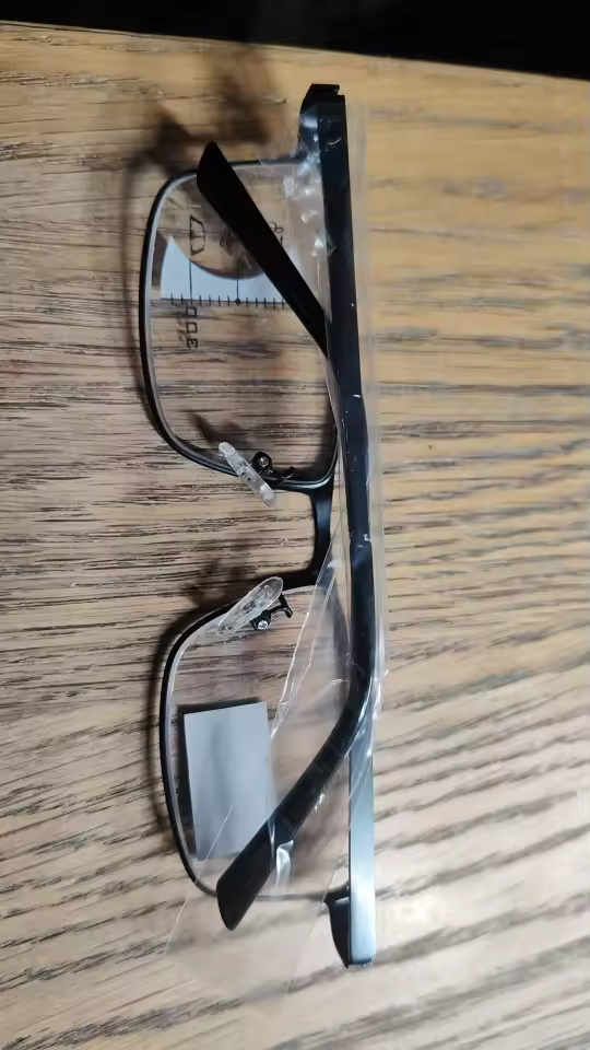 Gafas TR90 plegables sobre mesa - reseña 10