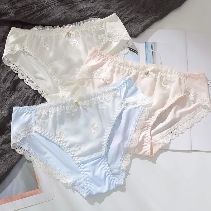 Japoński styl księżniczki śliczne piękne słodkie kwiatowe haftowane majtki damskie bielizna o wysokiej elastyczności mleczne jedwabne majtki Lolita — zdjęcie 2