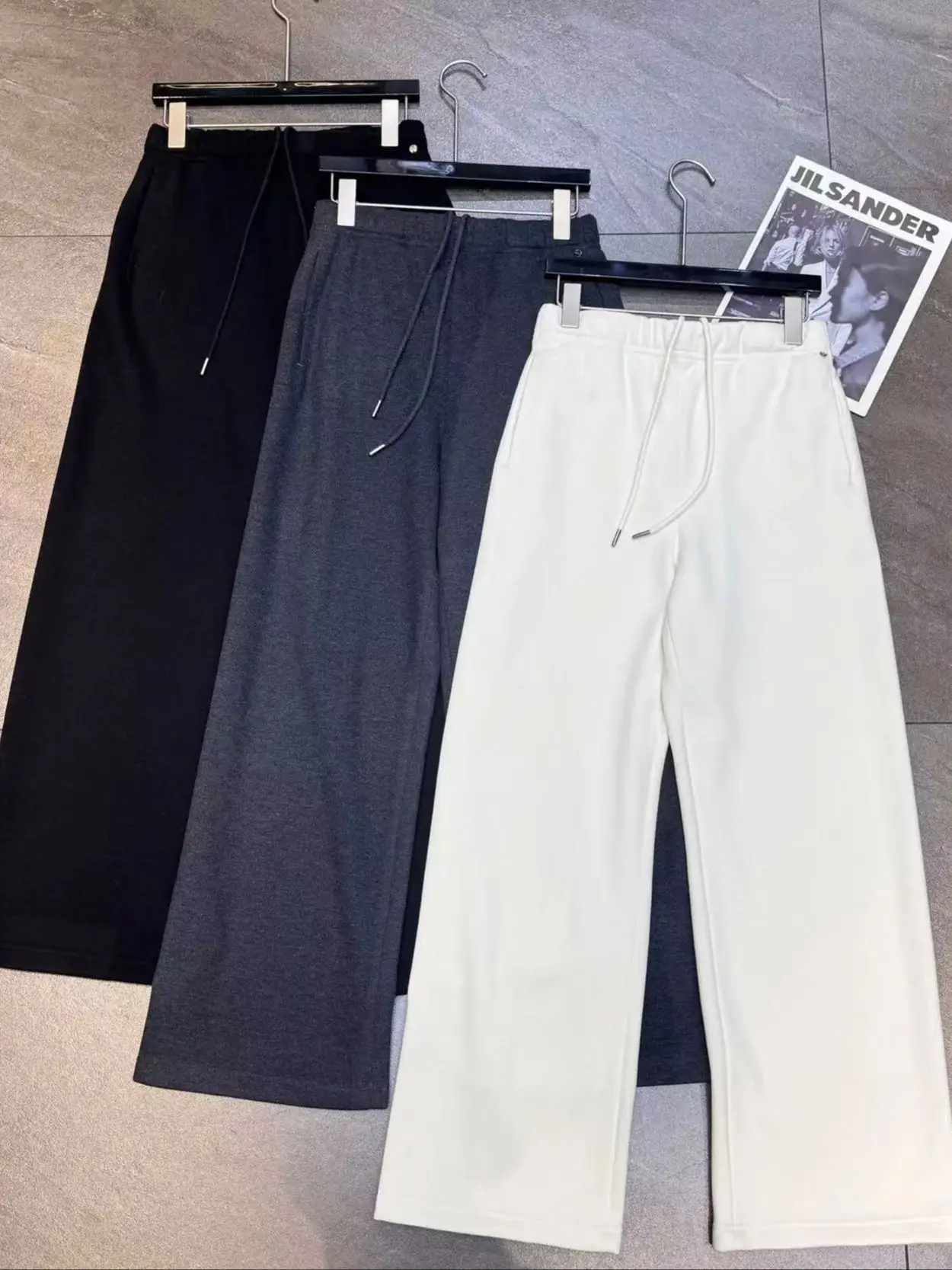 秋冬の女性用ミニマリストストレートパンツ