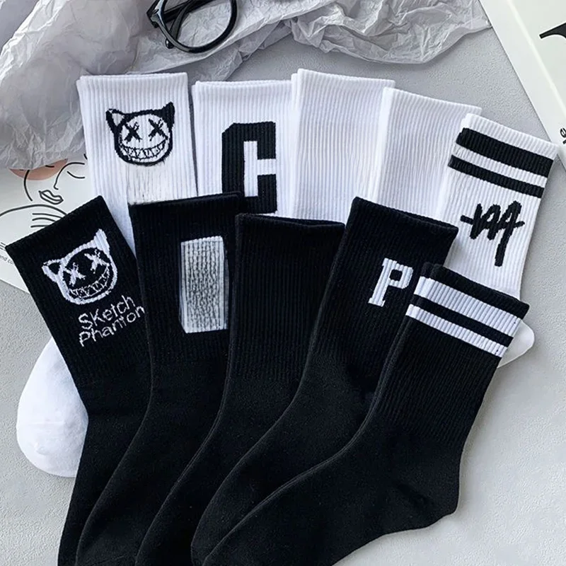 5/10 paires de chaussettes de couple drôles graffiti petit diable personnalité chaussettes couple décontracté polyvalent mi tube chaussettes