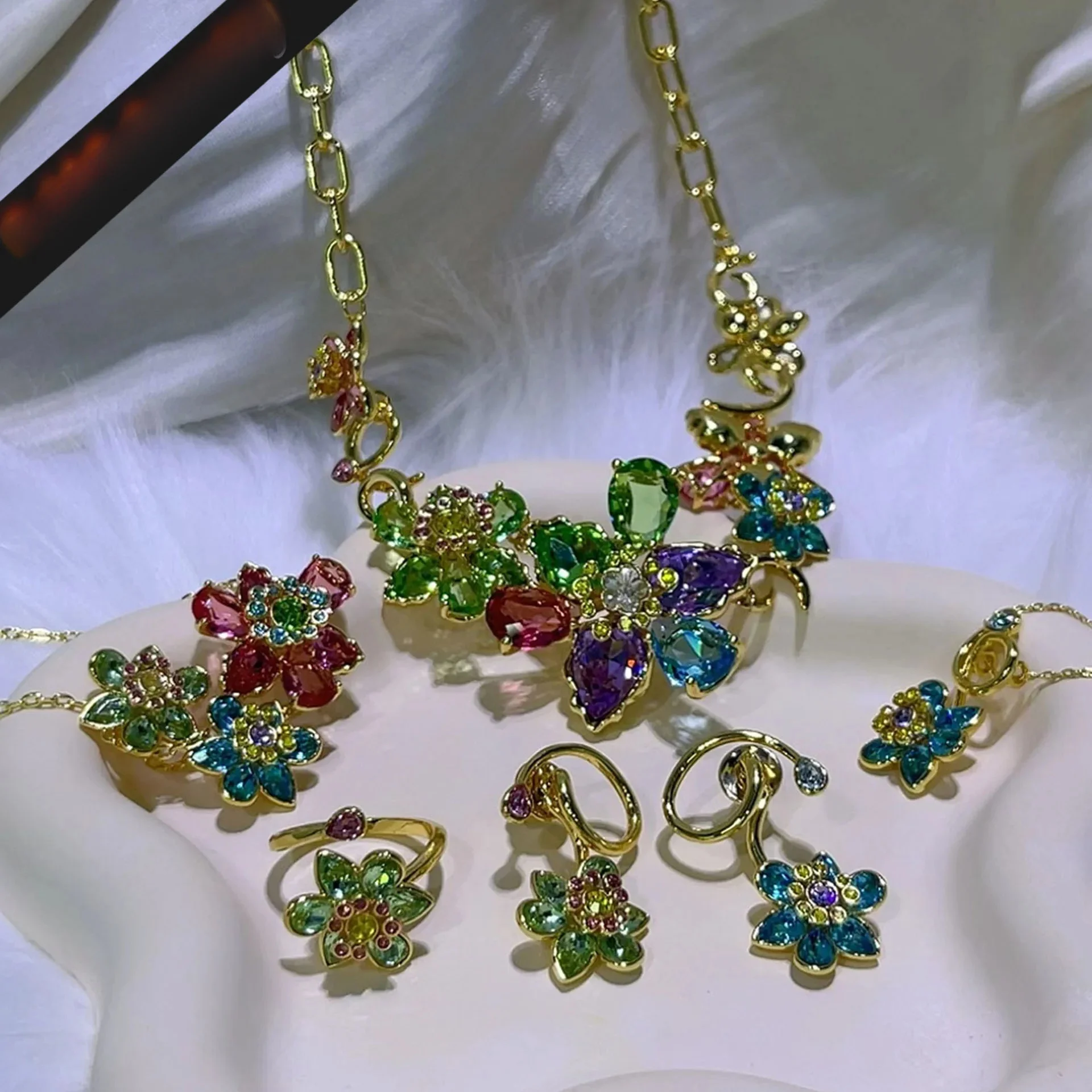 Originele sieradenset nieuwe kleur bloem kristal boetiek onregelmatige oorbel prachtige ketting ring armband huwelijkscadeau voor vrouwen - afbeelding 2