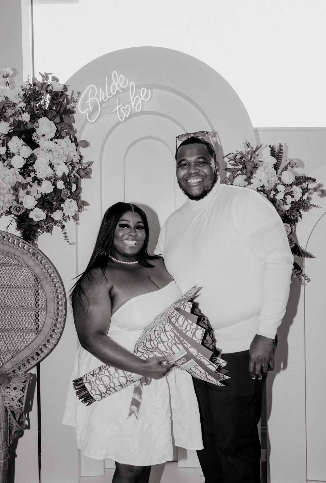 7Heads Roses Bouquet Artificial Flower White Beige Ivory Vintage Rose Living Room Dry Flower Decoration Wedding photo review