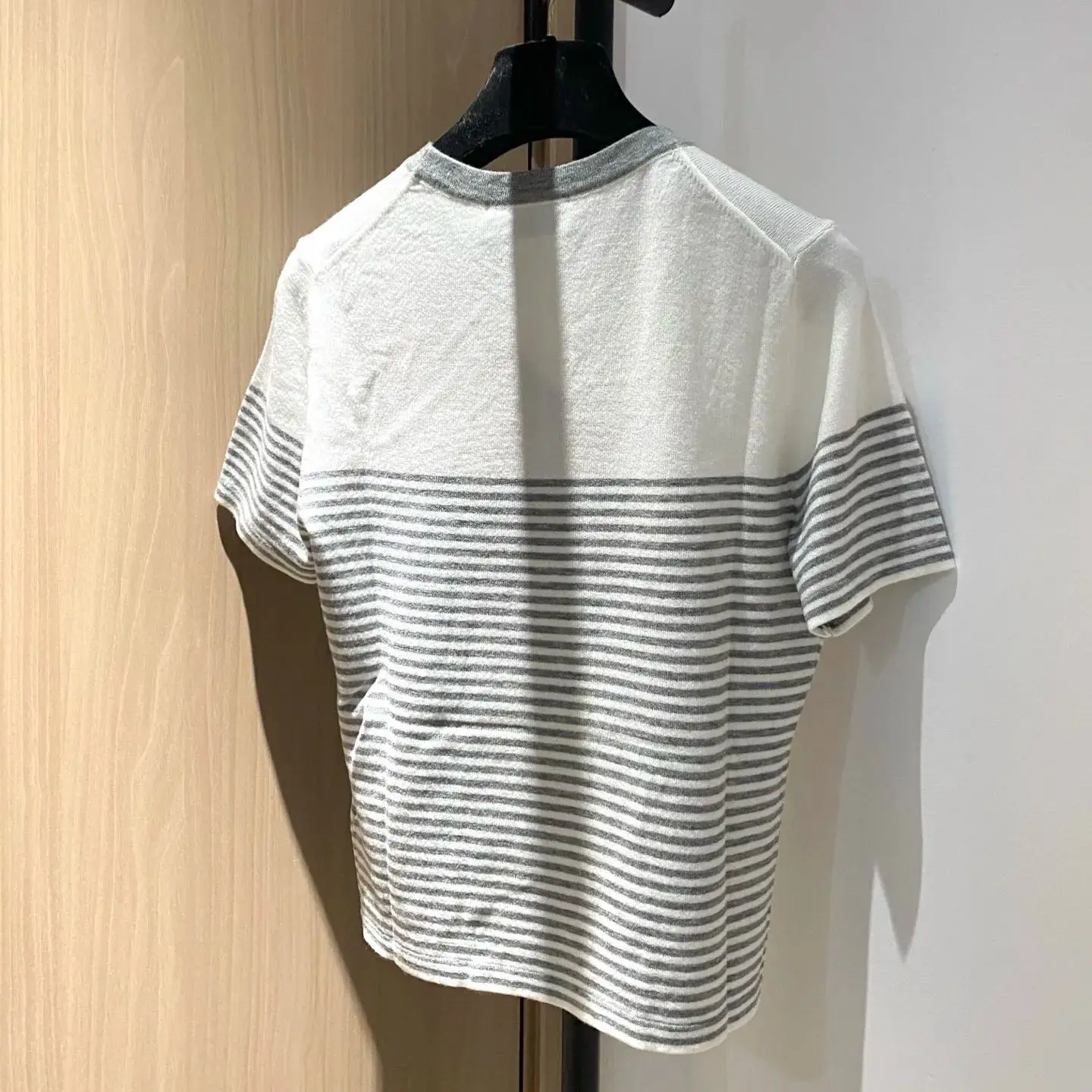 

2025 Women's Spring and Summer Latest White and Gray Two-Color Striped Color-Blocking Knitted Round Neck Short Sleeves