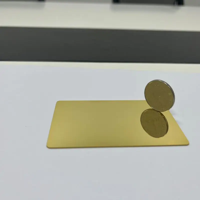 13.56MHZ NFC メタルカード、NFC 215 チップ付きミラーメタルカード、スマートビジネスソーシャルデジタルカード