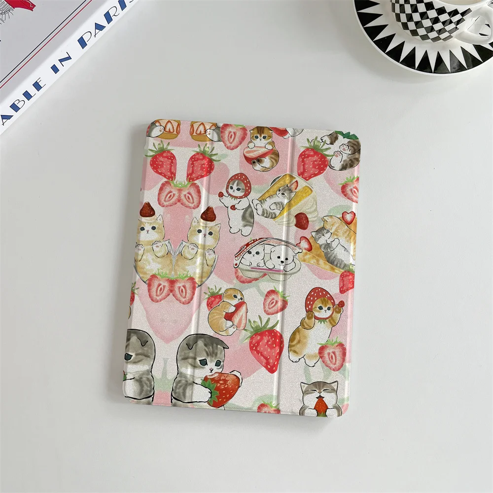Custodia carina con fragola e gatto adatta per Apple iPad Pro 2024 11 pollici, 2025 Air 5/4 10,9 pollici, iPad 10 9,7 pollici, 10,2 pollici e o