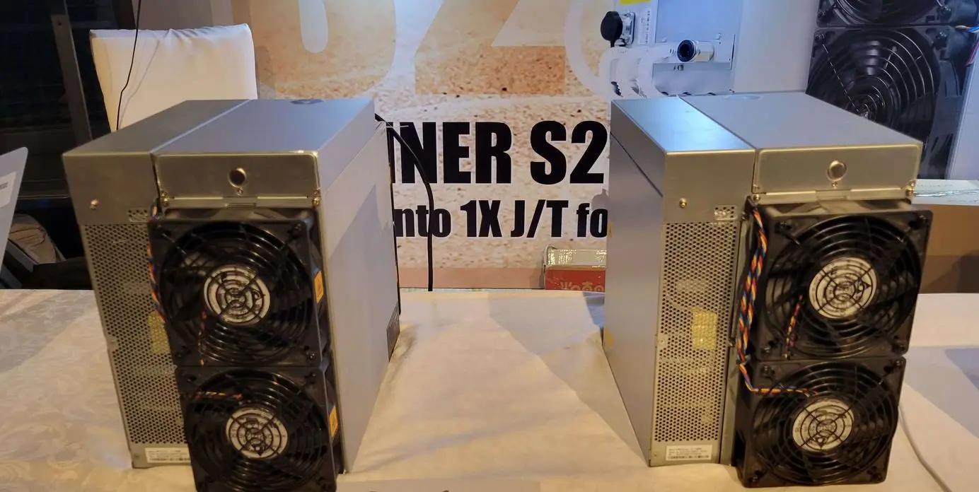 AB BUY 2 GET 1  FREE  Bitmain Antminer S21 200TH/s 3500W