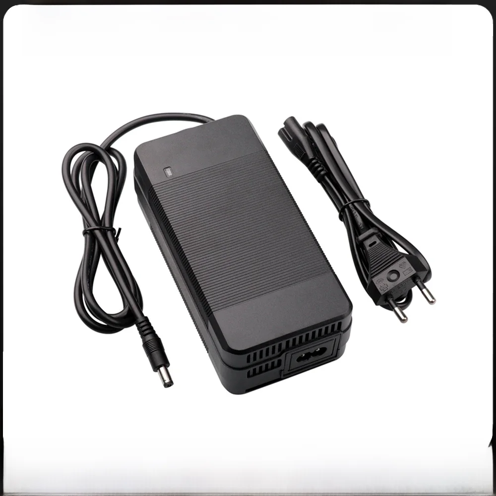 Chargeur de batterie au lithium intelligent 42V 5A, entrée 100-240V, 10 séries, pour chargeur de batterie Li-ion polymère 36V, connecteur DC de haute qualité