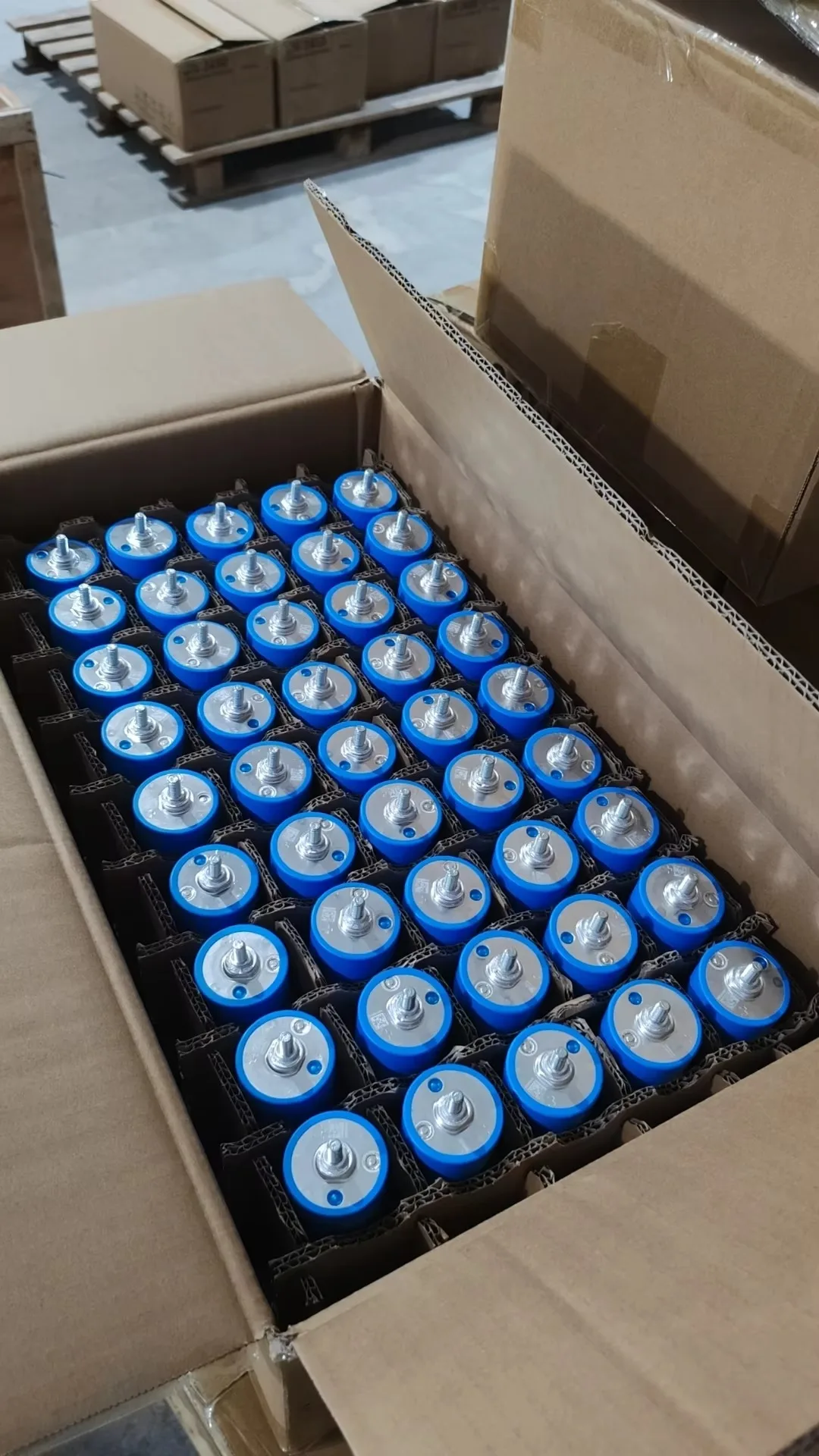 40135 C40 3.2V 20Ah LiFePO4 خلية بطارية أسطوانية قابلة للشحن للمركبات الكهربائية والطاقة الشمسية وأنظمة الطاقة التي يمكنك صنعها بنفسك