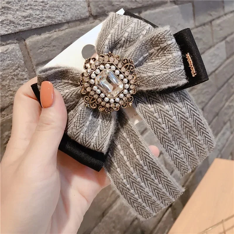 Koreańska moda w paski wstążka broszka z kokardką kryształowe szpilki i broszki luksusowa suknia ślubna odznaka prezent dla kobiet akcesoria — zdjęcie 2