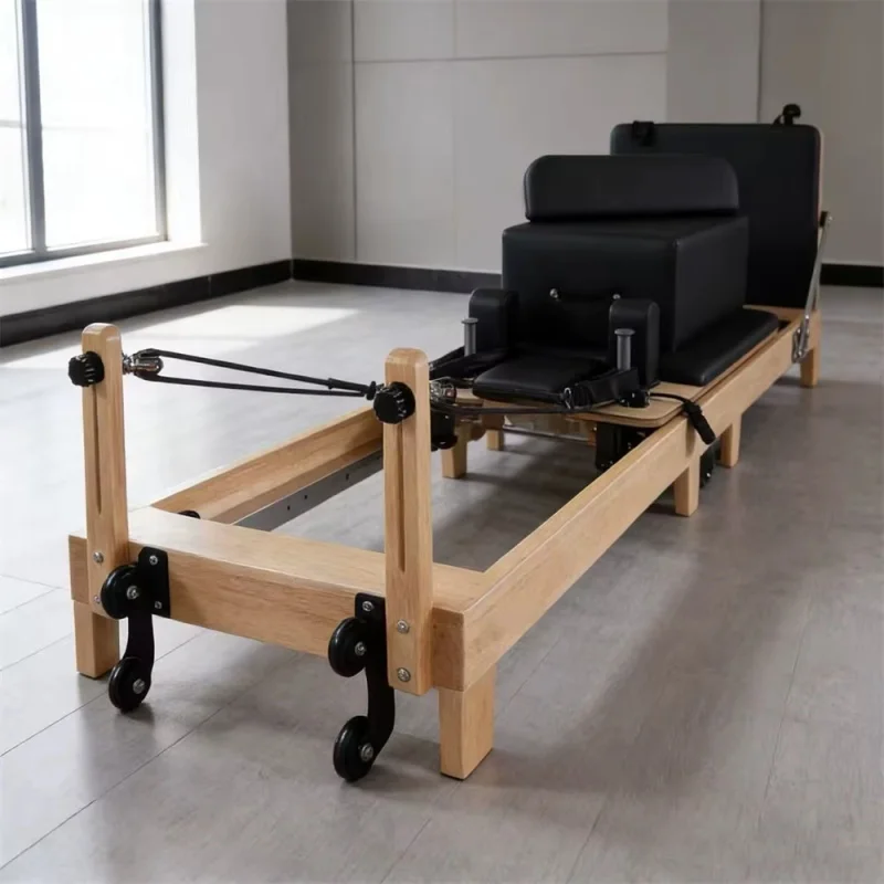 Stock UE : Reformer de Pilates pliable – Équipement de fitness adapté aux studios de yoga, salles de sport, clubs privés et usage domestique ; comprend le reformer et un ladder barrel ; idéal pour le