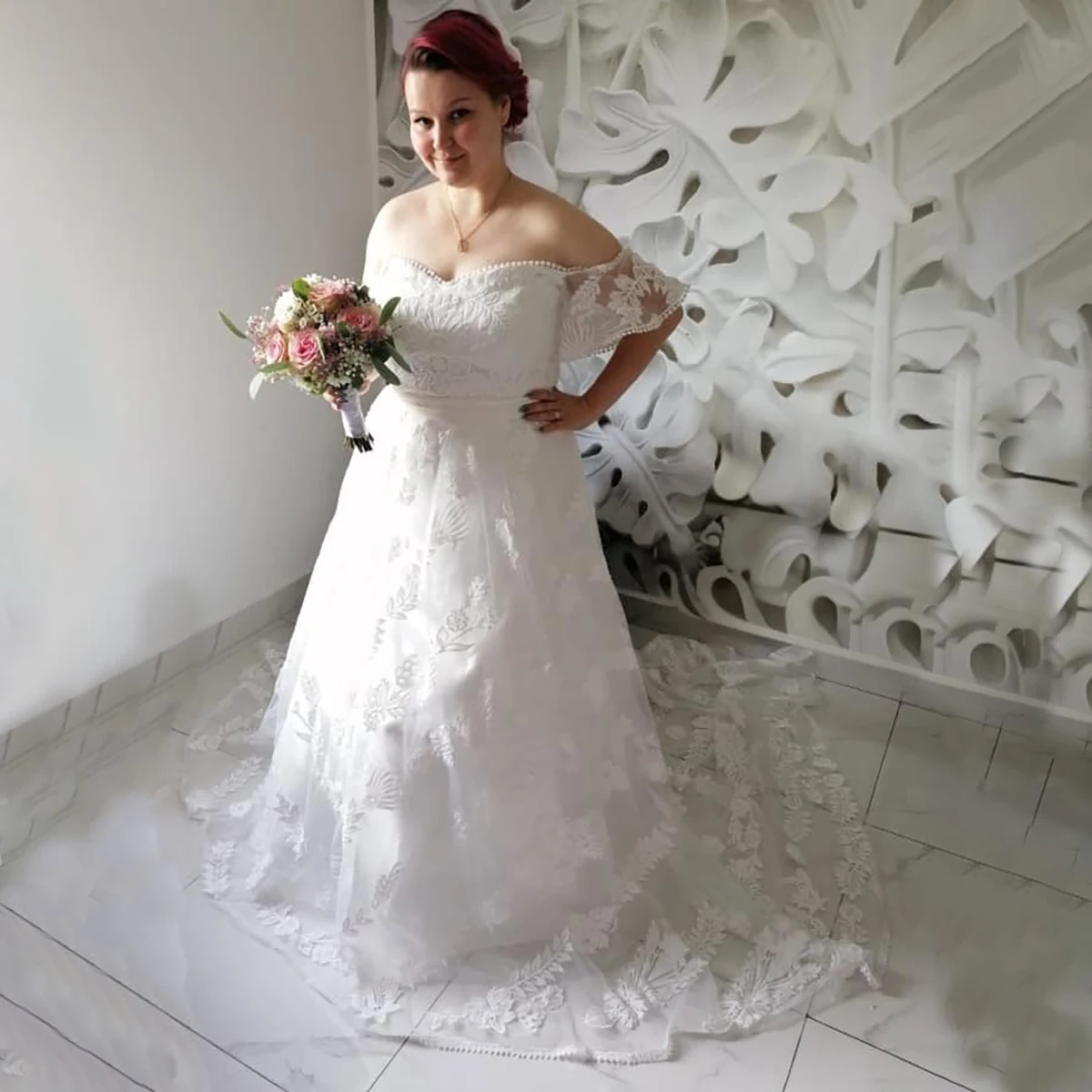 Plus Size Off Shoulder Lace Bridal Gowns For Overweighted Women Sweetheart Laceup Closure Ivory Wedding Dress with Brush Train