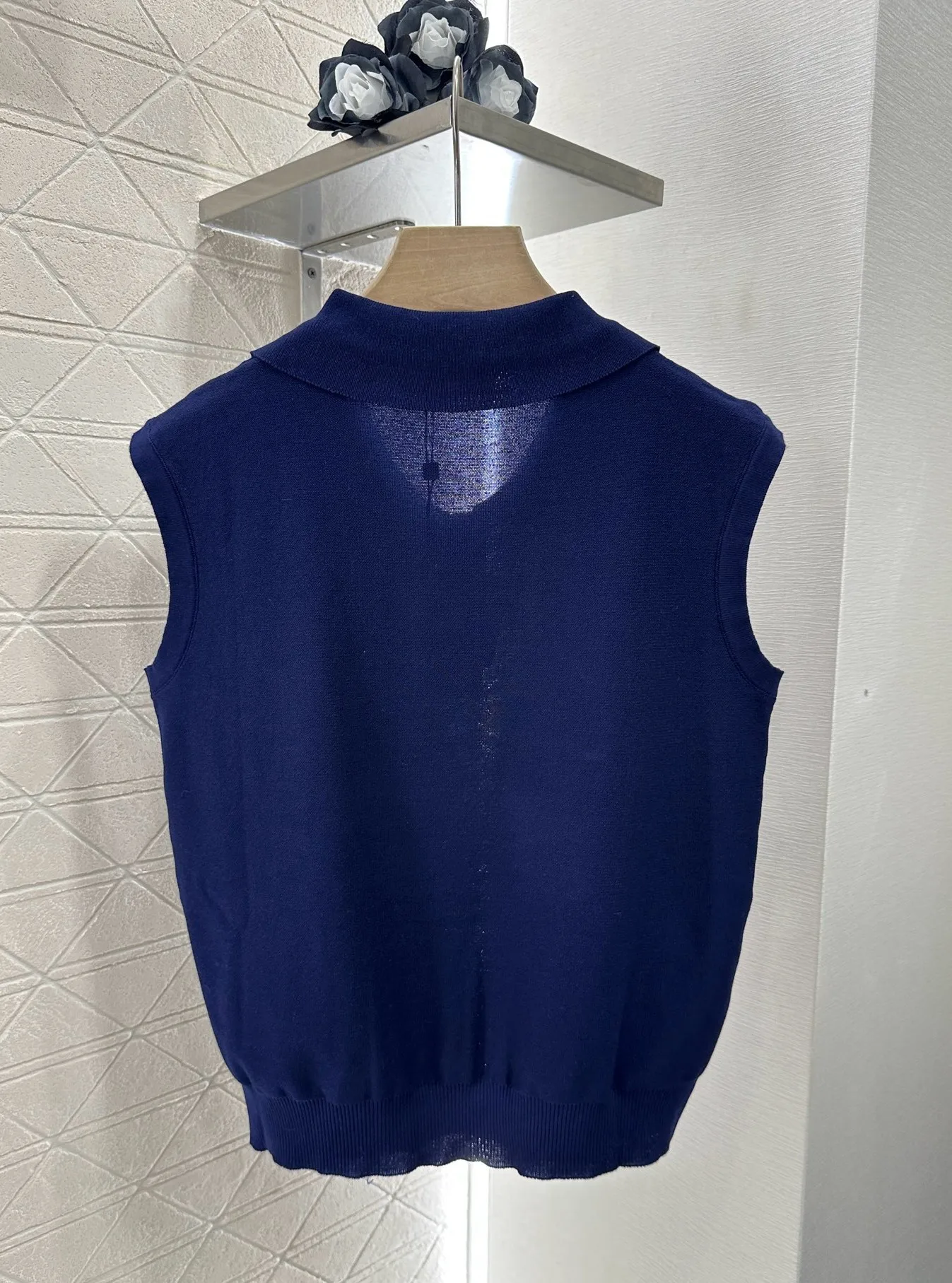 

25 New Summer New Lapel Button Decoration Loose Breathable Comfortable Casual Sleeveless White Blue Ladies Knitted Vest