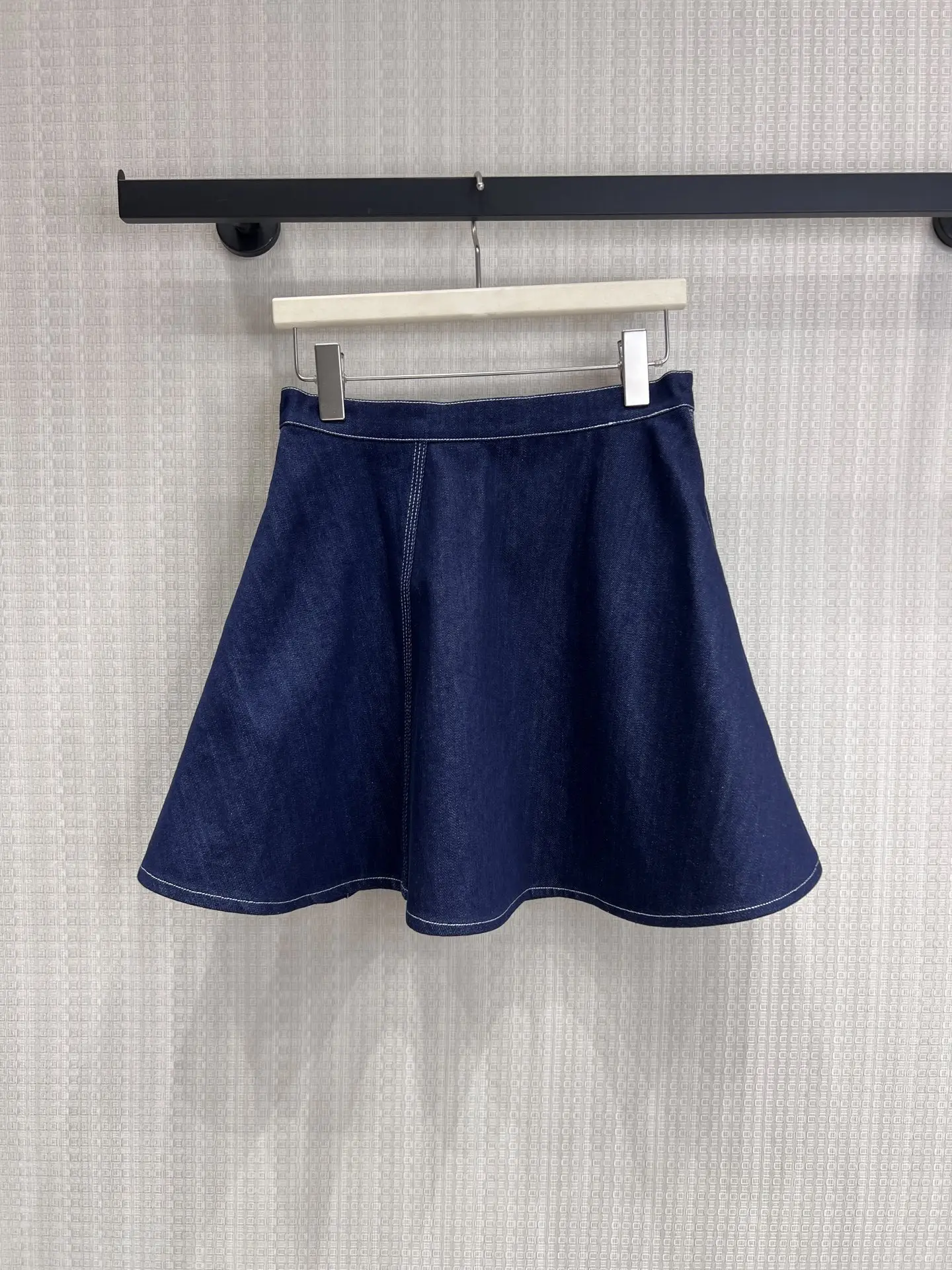 

2026 New Vintage Gold-buttoned Sleek A-line Skirt With Denim This Half-length Dress Exudes A Slimming And Elegant Look For Women