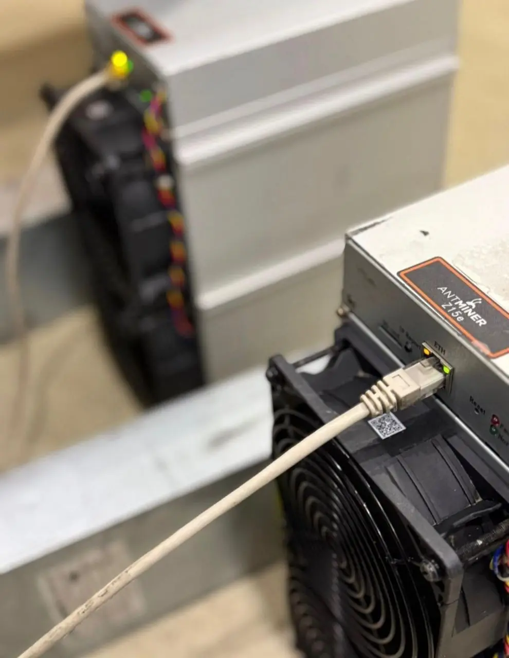 

BEST SALES Buy 2 Get 1 Free New Bitmain Antminer Z15 420ksol/s Equihash Algorithm Zcash Miner