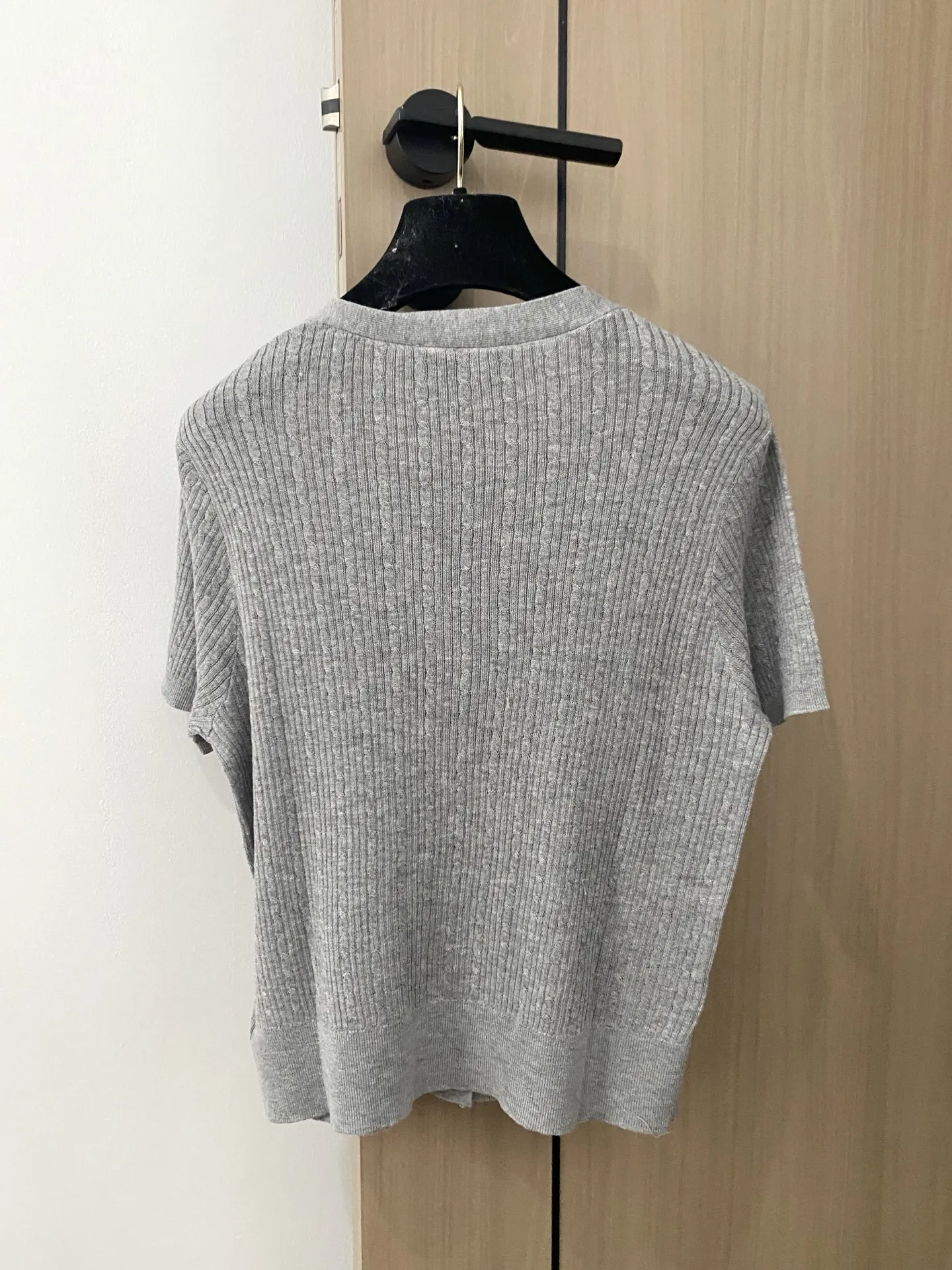 

2025 Classic Striped Low-saturation Pure Color High-elasticity Knitted Sweater with Lotus Leaf Curve Edges 010