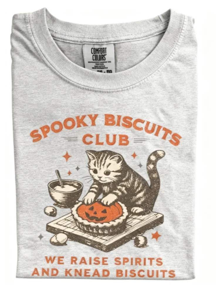T-shirt da club di biscotti spettrali con gatto stile vintage che sollevano gli spiriti e impasta biscotti T-shirt grafica unica per gli amanti di Halloween