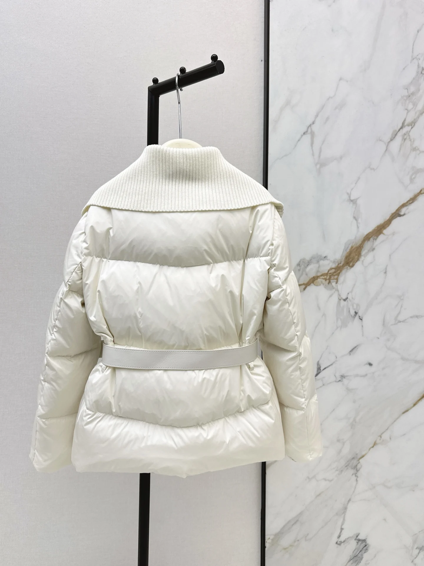 

Autumn and Winter High end Women's Clothing Latest Collection Waist Design Bread Down Jacket Coat 147