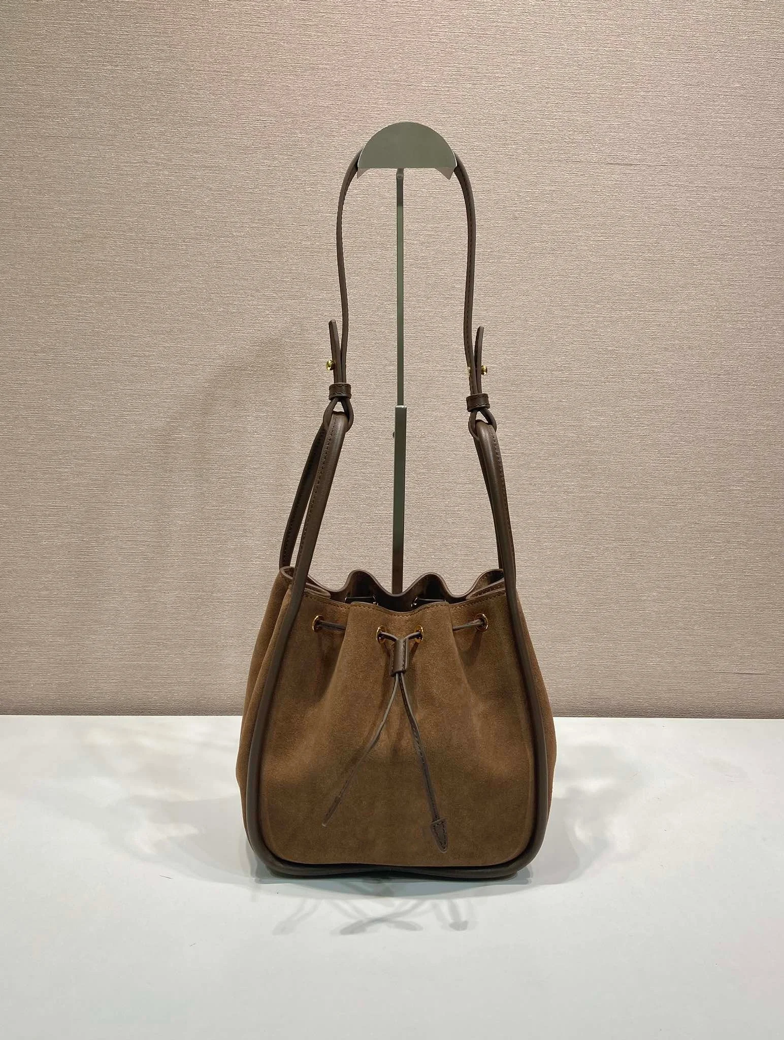 Women's Suede Bucket Bag with Adjustable Long Strap, Drawstring Closure Crossbody Shoulder Handbag Large Capacity Fashion Tote