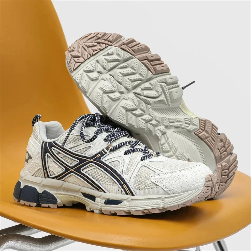 Haute qualité nouvelles baskets hommes femmes chaussures de loisir à la mode avec neutre anti-dérapant Anti odeur Performance vente chaude rétro chaussure de course