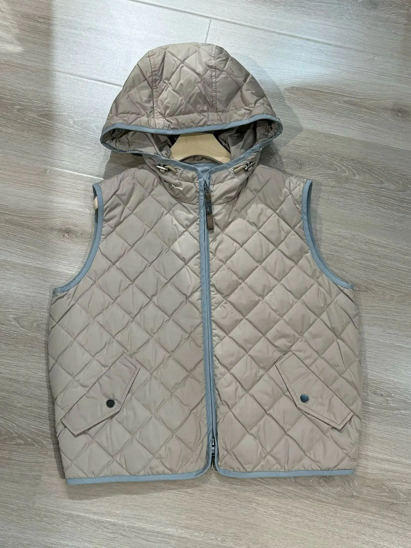 سترة بدون أكمام من أوزة