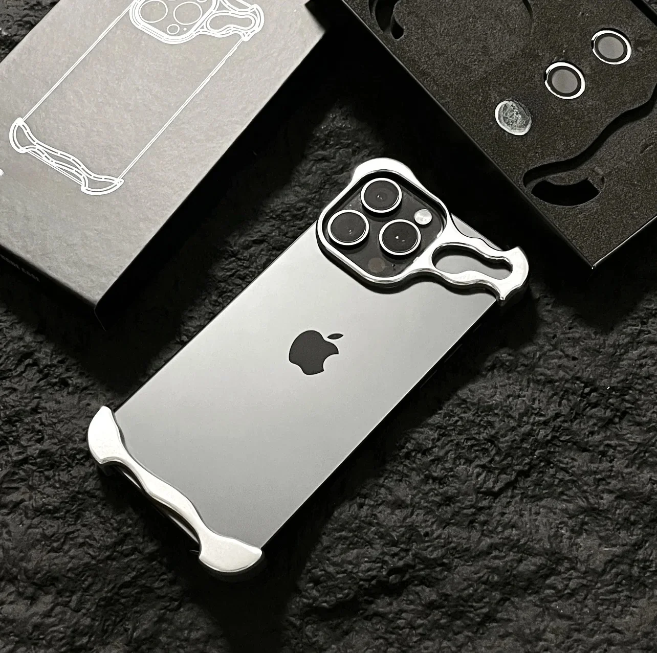 Nieregularny metalowy futerał ochronny na telefon do iPhone 13 14 15 16 17 18 Pro Max Plus z folią ochronną na obiektyw, wykonany z gołego aluminium, odporny na wstrząsy. — zdjęcie produktu 7