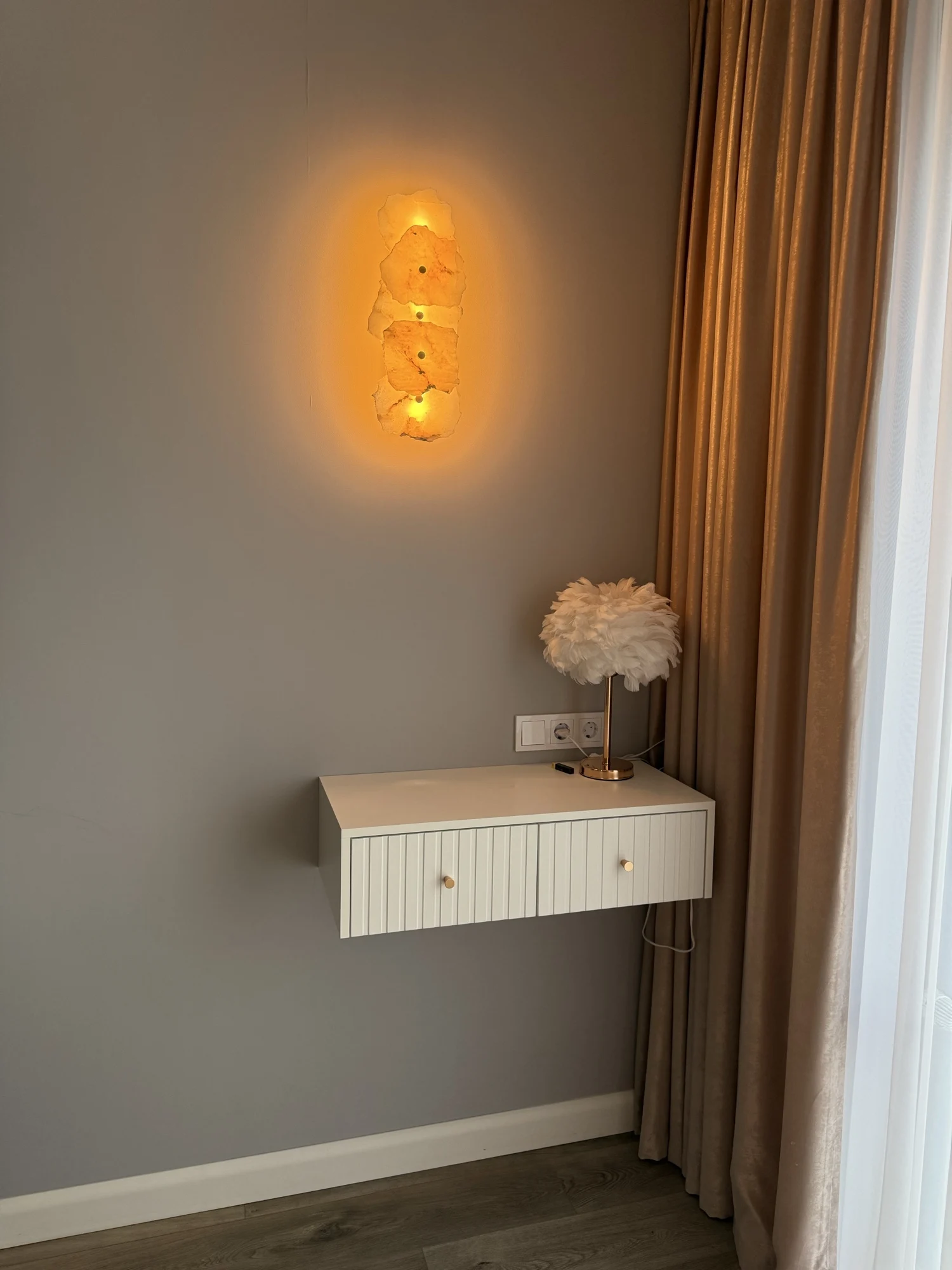 Petra Wall Lamp