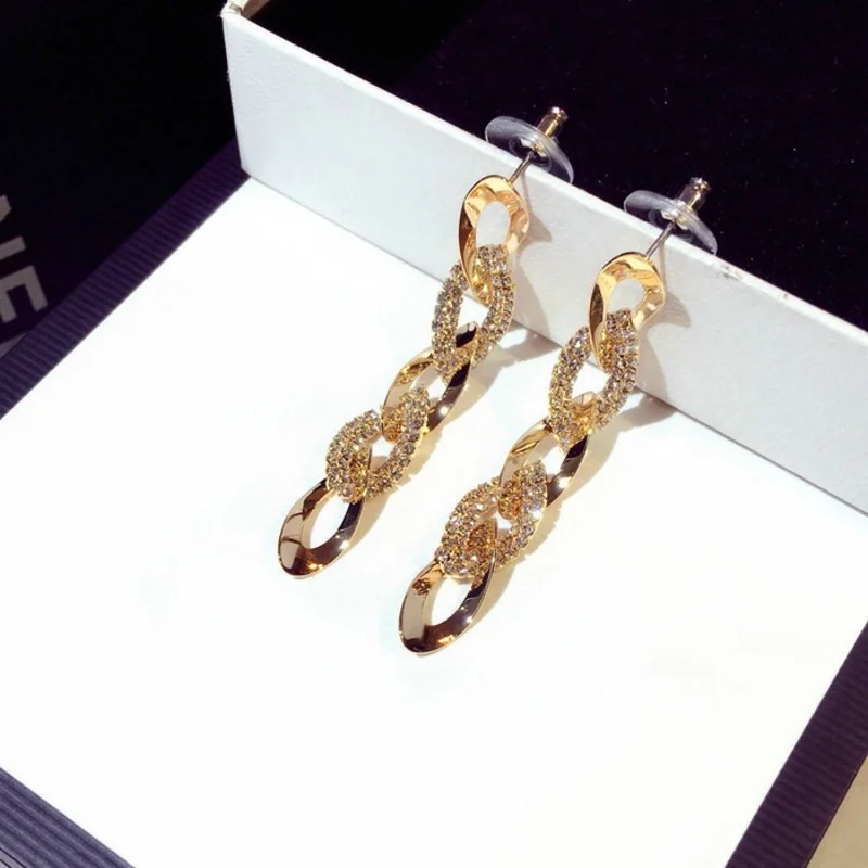 

Luxury Crystal Chain Link Dangle Earrings for Women – Sparkling Silver Statement Jewelry for Party & Formal Looks