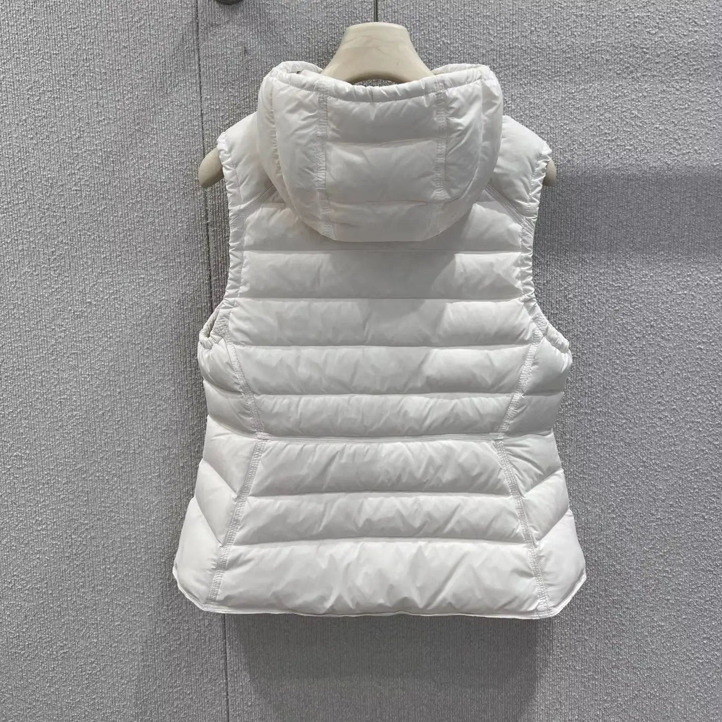 2025秋冬新作 リブ編みフード付きダウンベスト 90%ホワイトダックダウン 隠しジッパーポケット