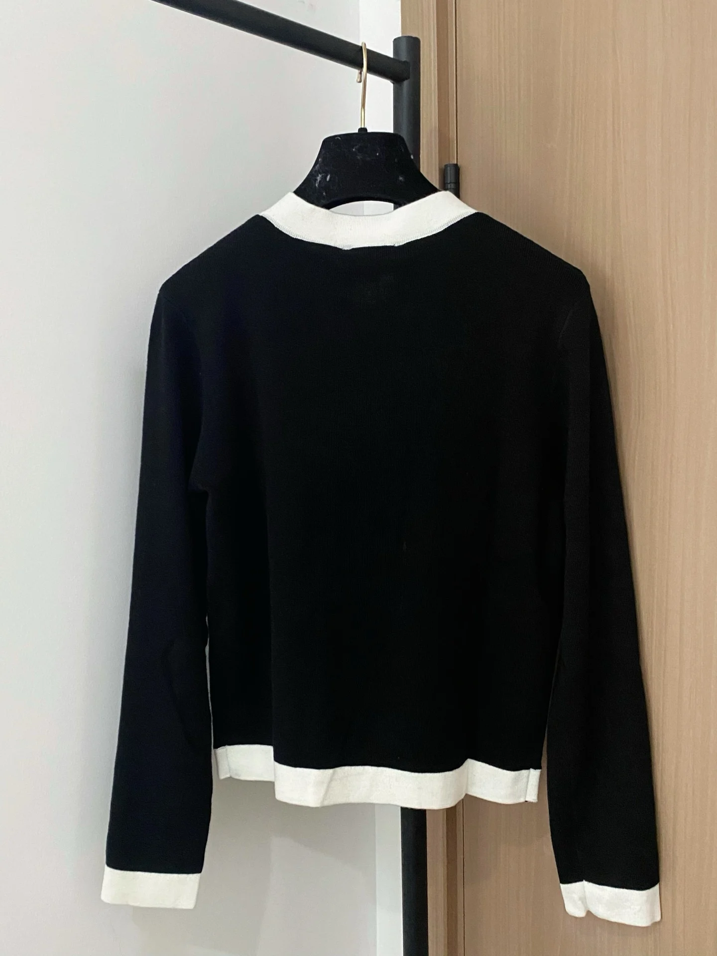 

Новинка 2025 года, свитер, пальто, шерстяное пальто с длинными рукавами и пуговицами, модное универсальное утягивающее фигуру, зима-осень