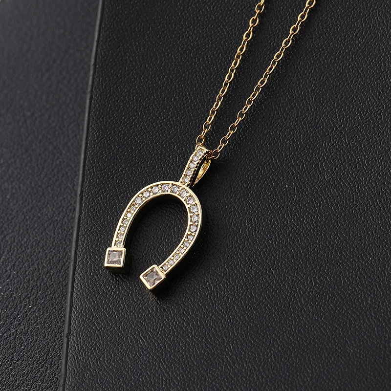 Fashion niche high-end design horseshoe color necklace ladies cute all-match pendant micro-set collarbone chain gift