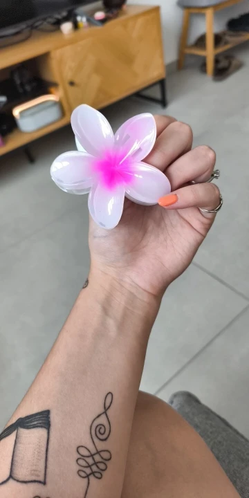 2024 New Vacation Egg Flower Hair Clips Hawaii Beach Claws Bohemian Hairpin for Girls photo review