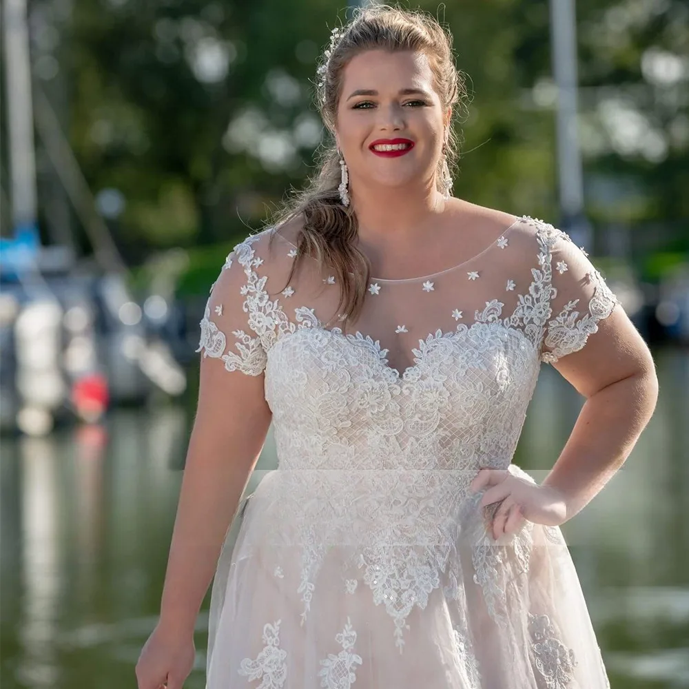 Robes de mariée en tulle avec appliques de dentelle, robes de mariée A-Line, col rond, manches courtes, grande taille