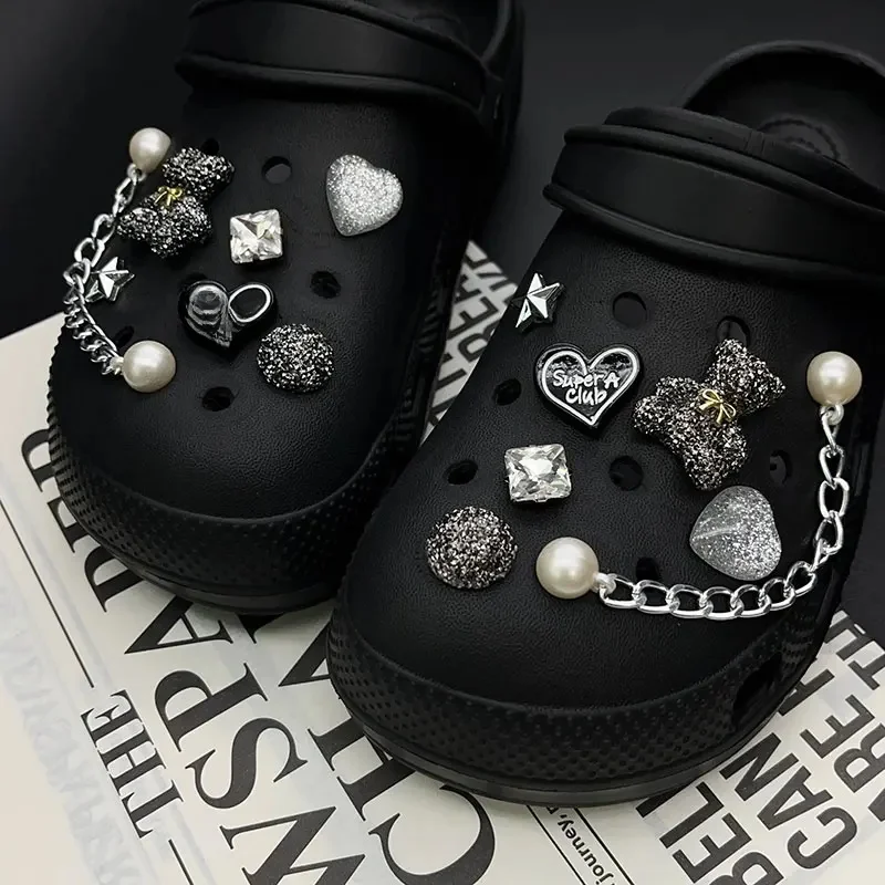 Breloques de chaussures en forme d'ours scintillant, chaîne de perles en strass, pour sabots Crocs, épingles, décorations, accessoires de pantoufles, sandales de jardin, cadeau