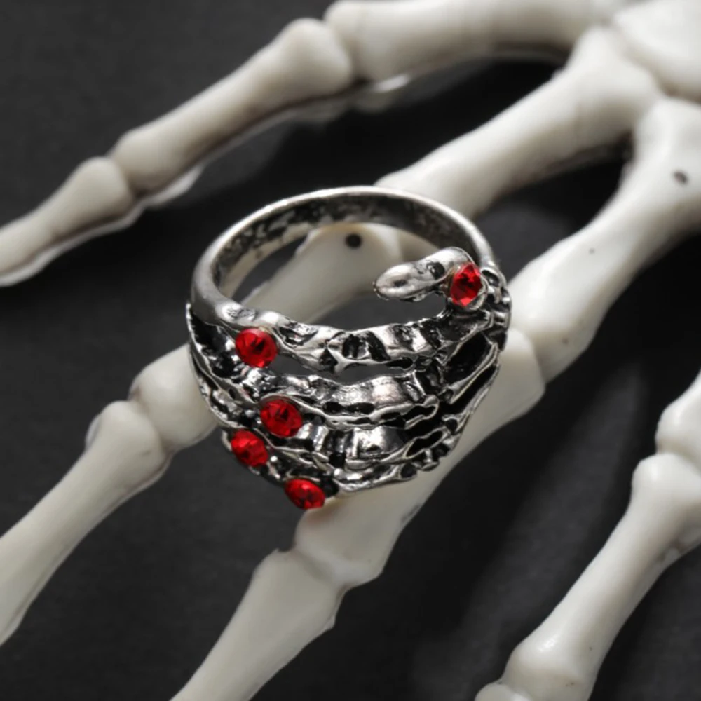 Retro Dark Gothic Skull Hand Ring uomini e donne personalità Punk Hip Hop Halloween Cosplay intarsio zircone rosso gioielli regalo