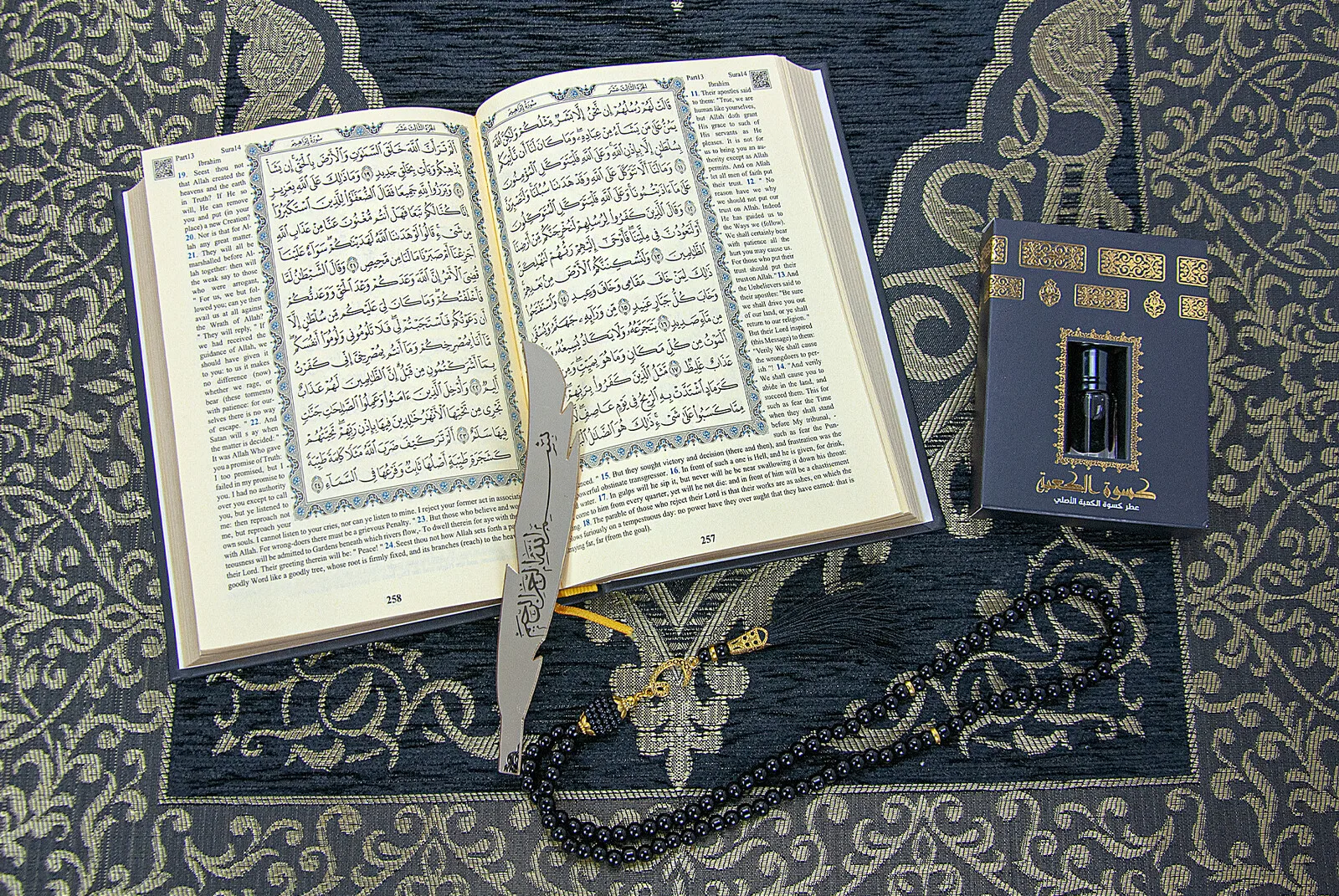 6 Piece English Translation Medina Calligraphy Quran and Prayer Mat Set Ravza Scent Carpet Rug Bookmark Prayer Beads Muslim Kabe