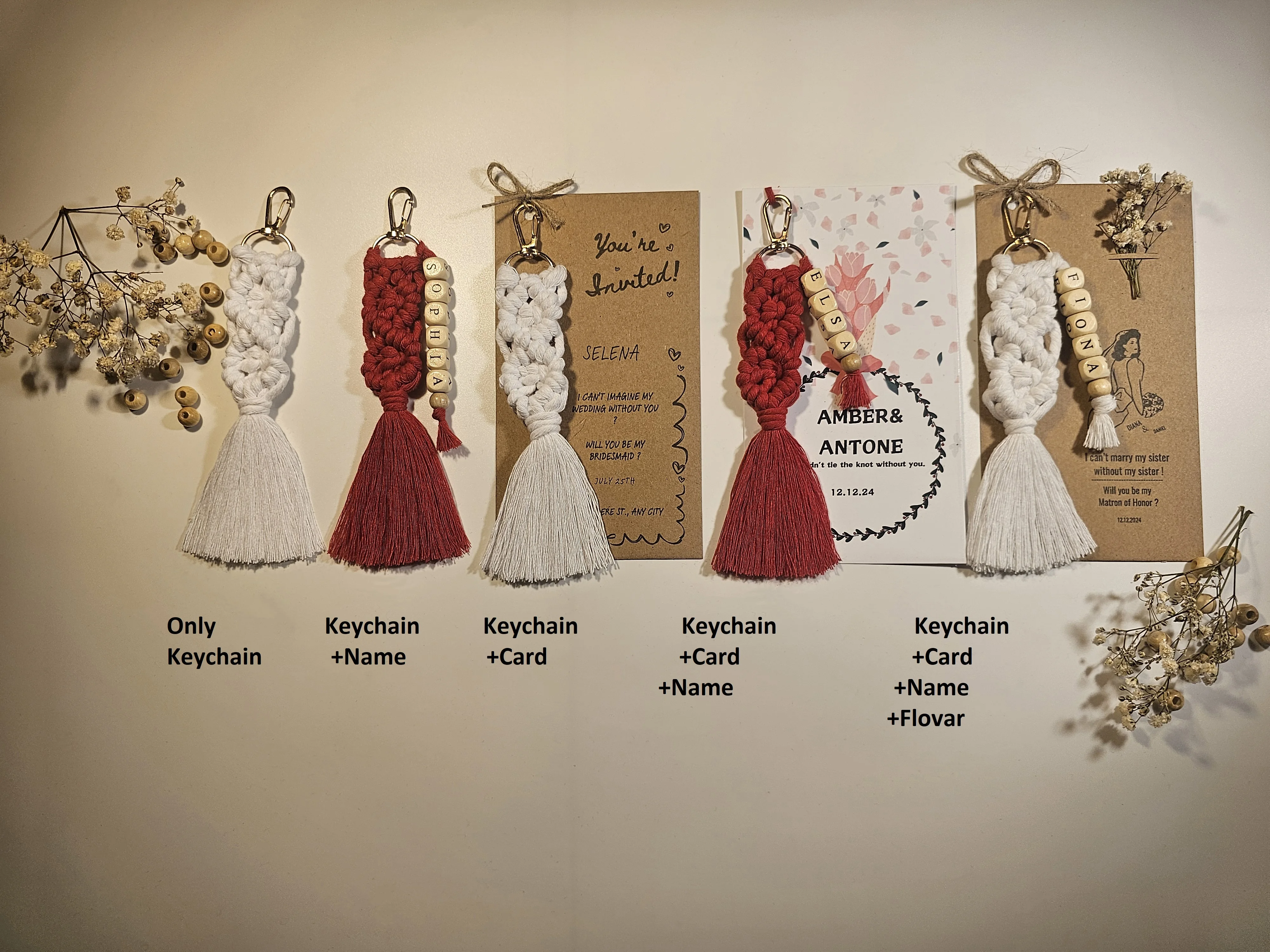 LLavero de nombre de macramé personalizado hecho a mano para dama de honor con tarjeta y flor, recuerdo de despedida de soltera