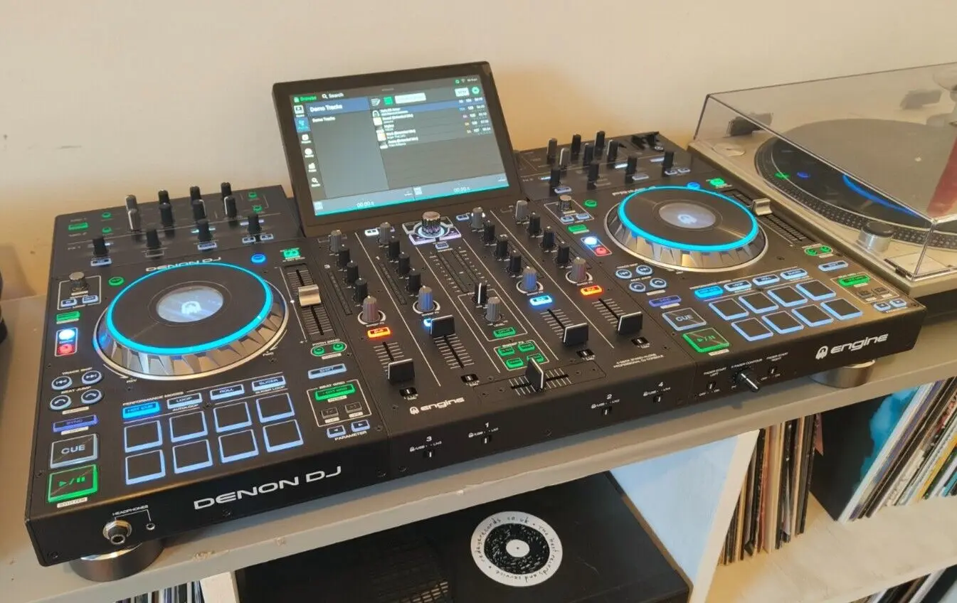 

Лидер продаж, Автономная консоль Denon DJ Prime 4 с лебедем и защитным чехлом, бесплатная доставка