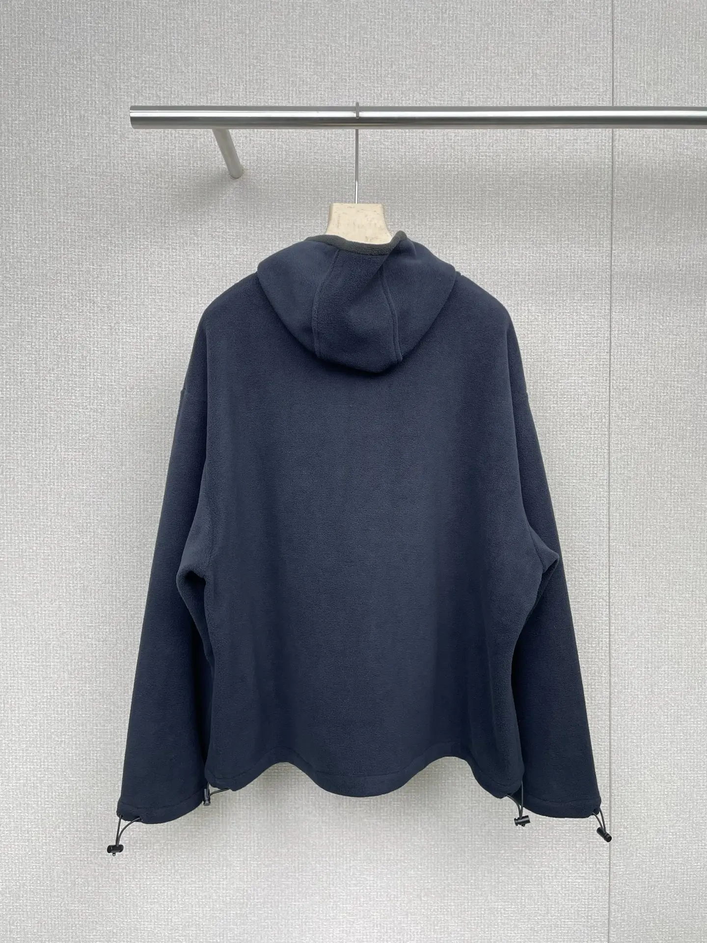 2025 أوائل الخريف الدافئة سترة أنيقة تحمل شعار لعبة البيسبول جديد مخصص الملابس النسائية القطبية الصوف مقنعين جاكيت زيبرا