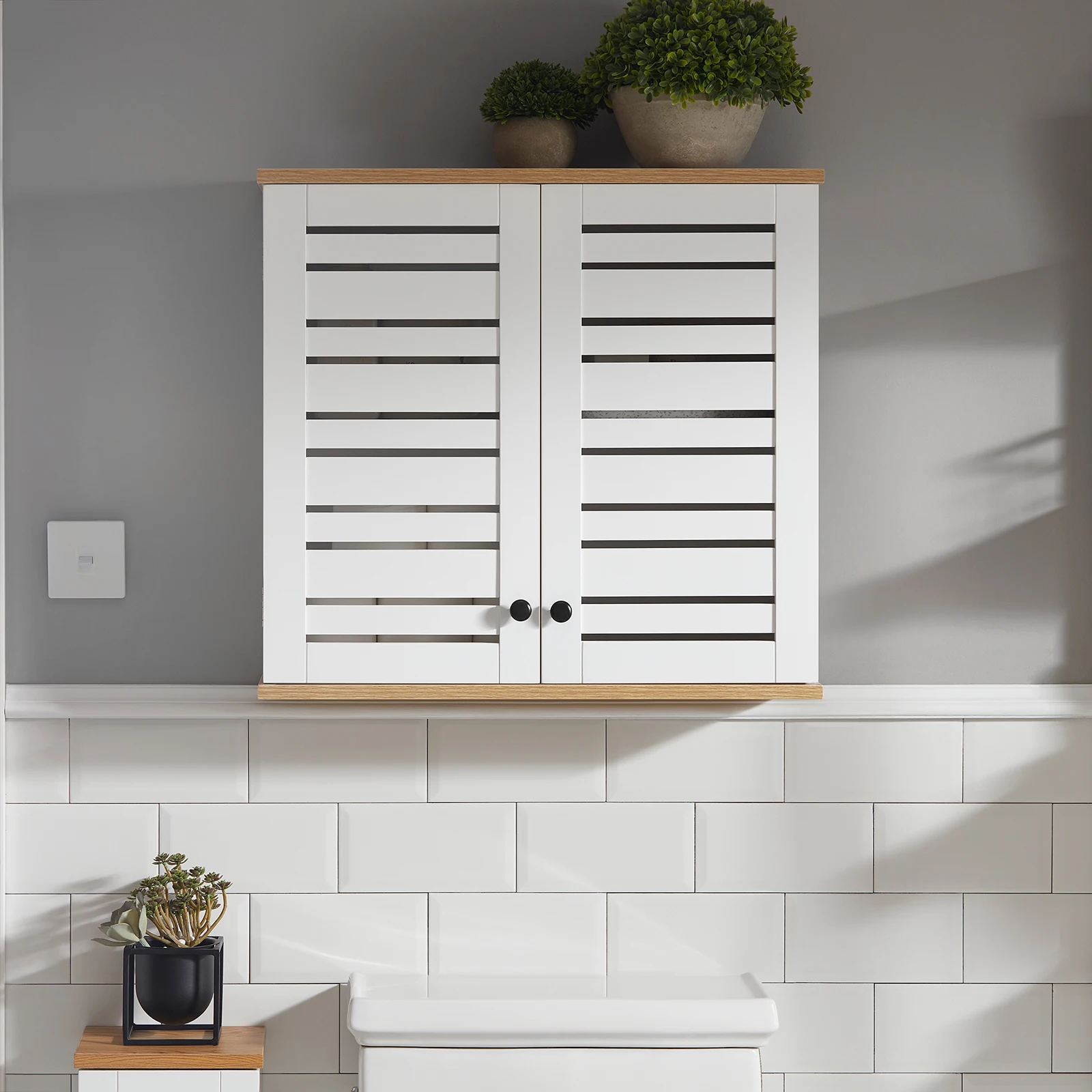 SoBuy BZR42-W Armario colgante con puertas de listones Armario de pared Armario colgante Armario de cocina Armario medicinal Muebles de baño