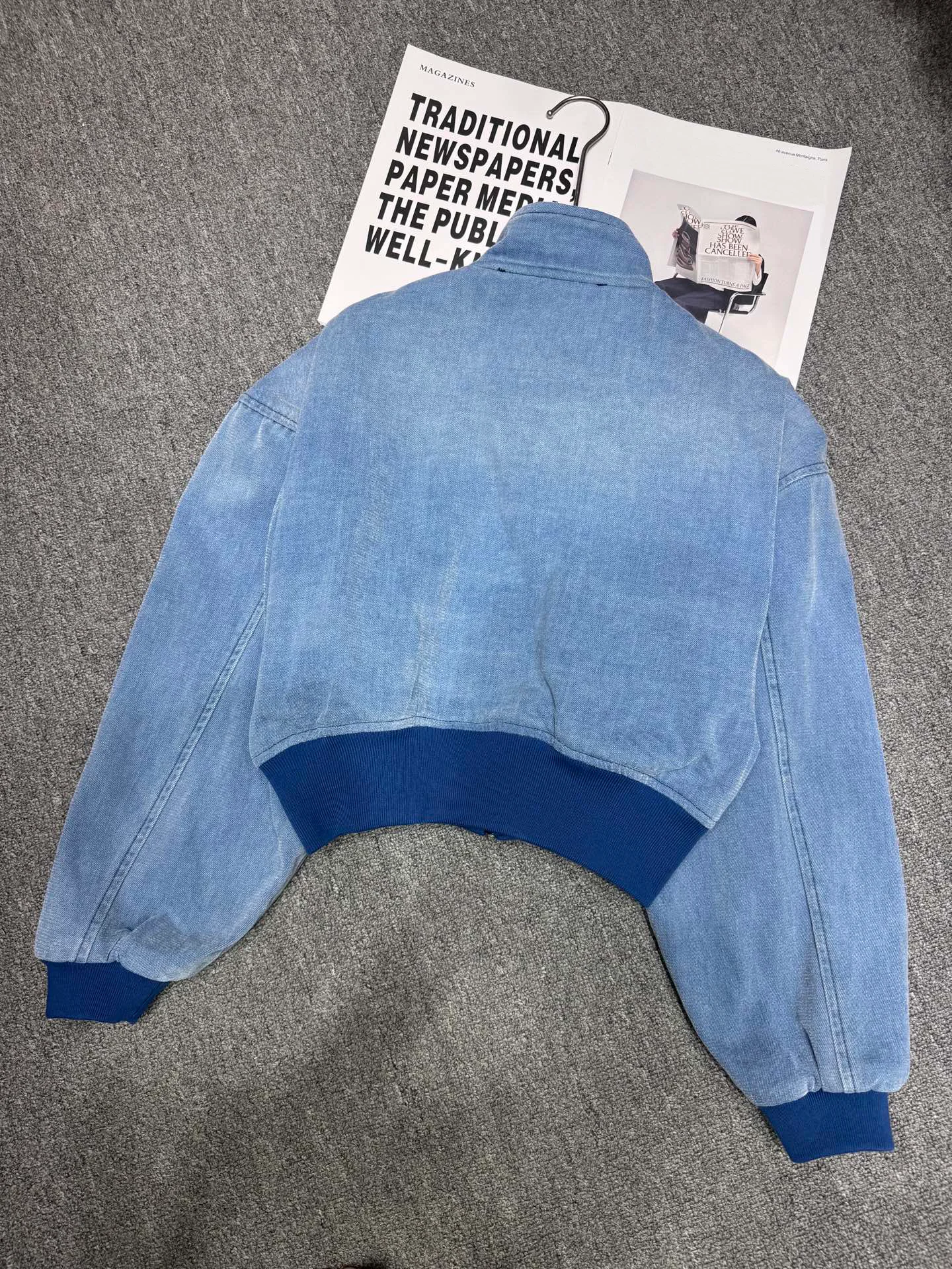 

2025 Autumn New Y2K Teen-Girl Denim Jacket - Stylish Design, Crop Length, Cut-Out Waist, Long-Sleeve, Zipper, Sexy Chic Outerwea