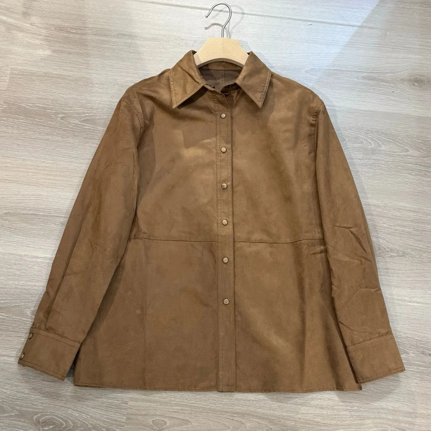 

Elegant minimal fashionable velour women's casual shirt