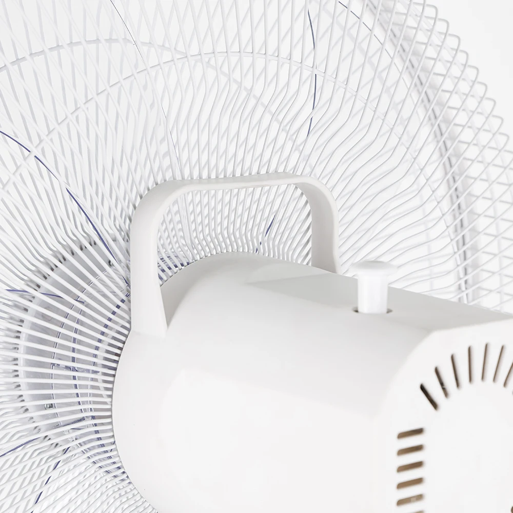 مروحة رينا ، 40 في ارتفاع ، أبيض ، شعر كبير ، إنه رائع جدًا