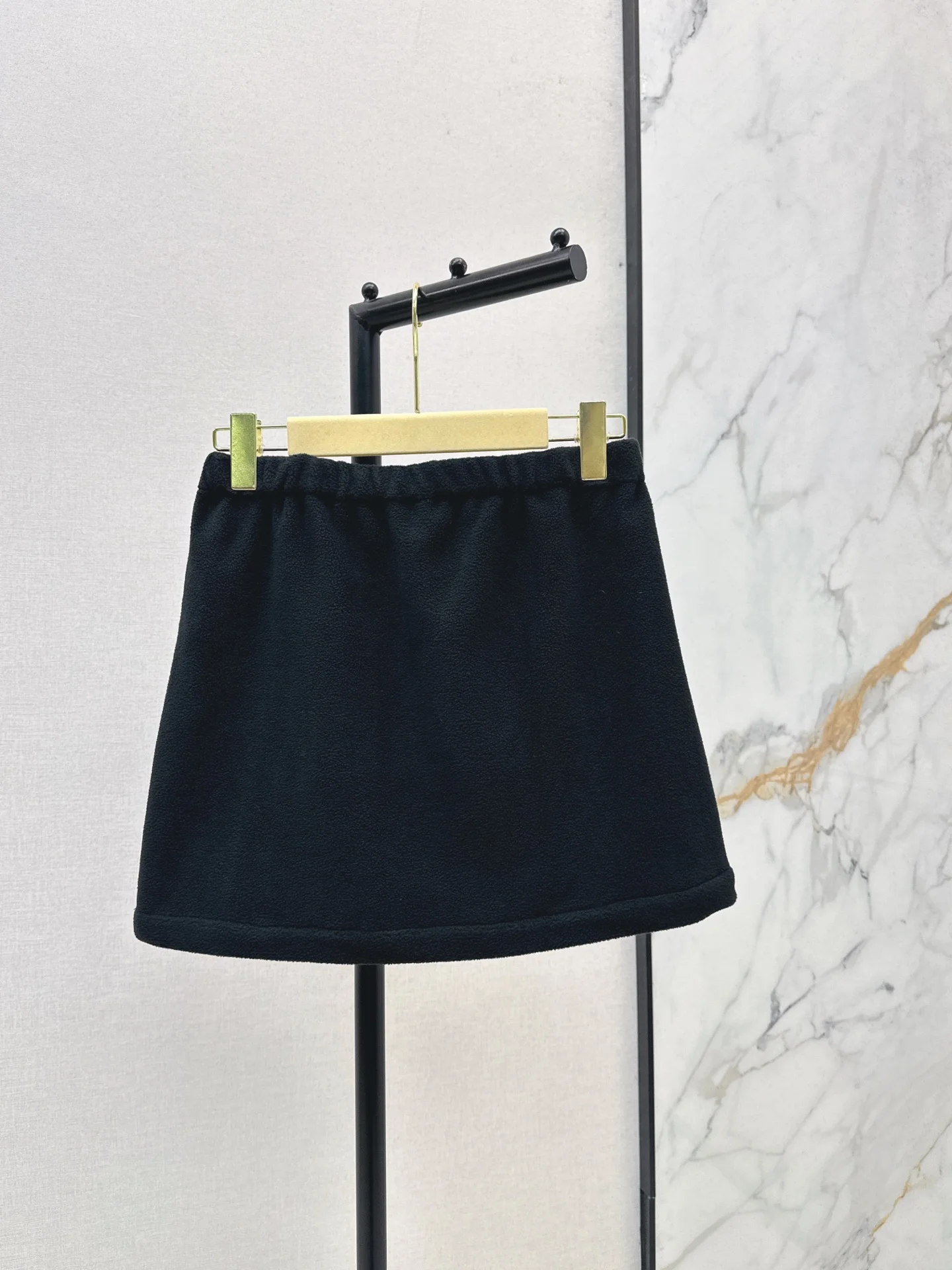 

2025 Новая флисовая короткая юбка в спортивном стиле, черная полуюбка 29