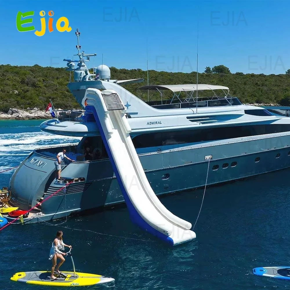 Trwała komercyjna nadmuchiwana zjeżdżalnia wodna do jachtów Sprzęt do zabawy w wodzie Dok dla łodzi Pływająca zjeżdżalnia zapewniająca maksymalną bezpieczeństwo i ekscytację