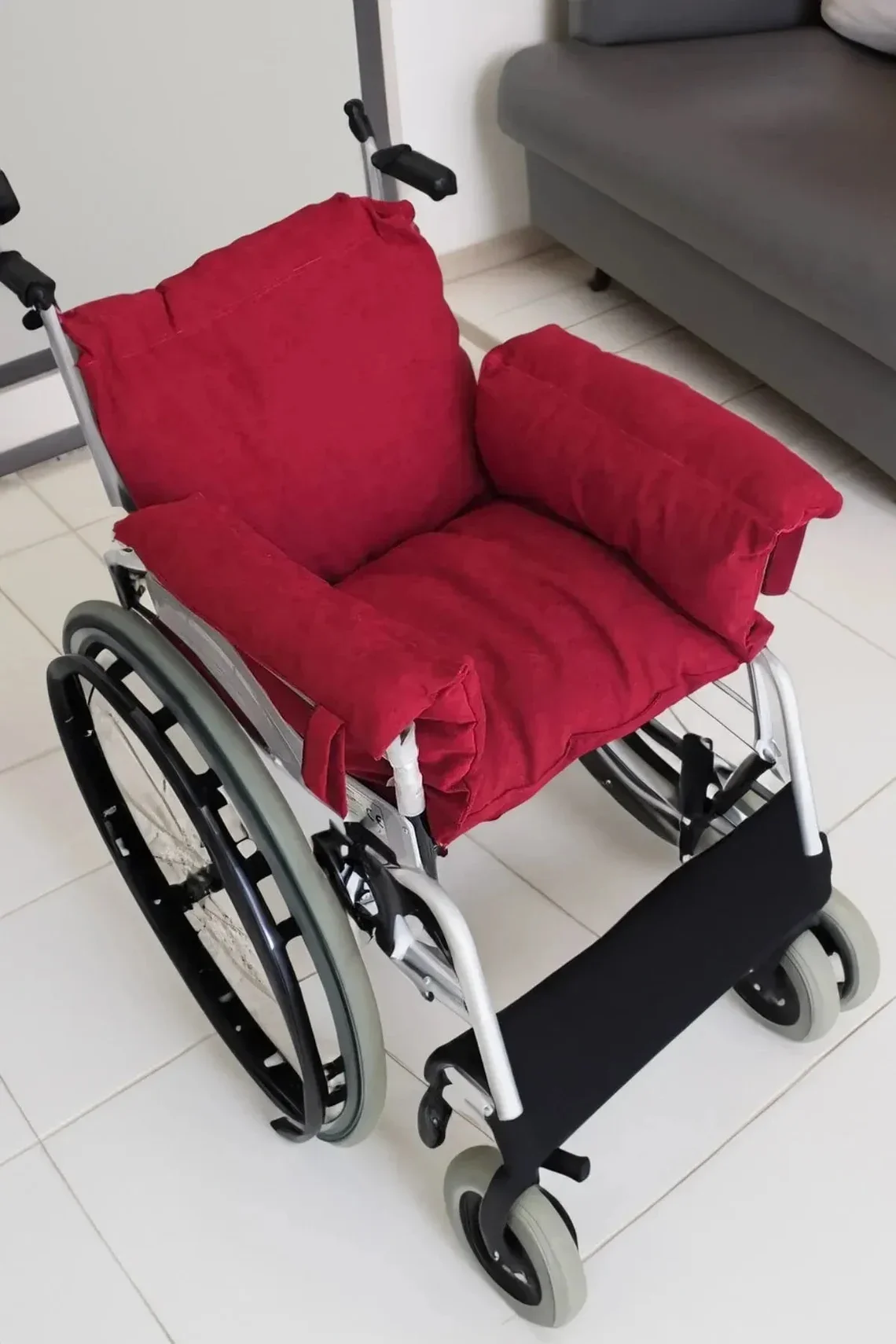 Red color wheelchair cushion 1st Class quality wheelchair cushion Chair cushions