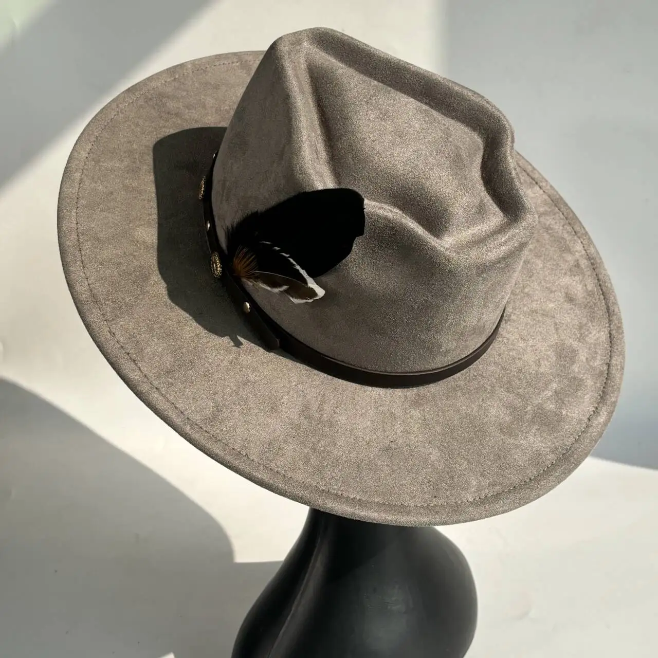 Unisex vegan suede wide brimmed hat with arrow crown logo engraved suitable for hot stamping luxury Cappello hat 4